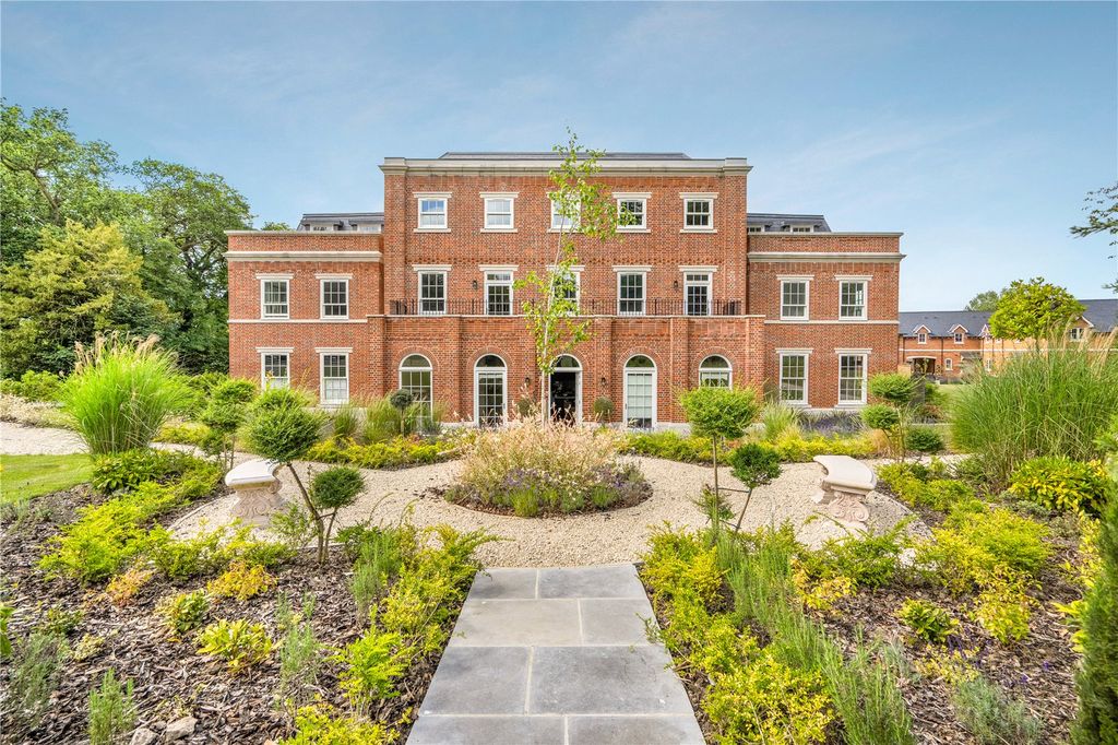 Property photo 1 of 18 External View