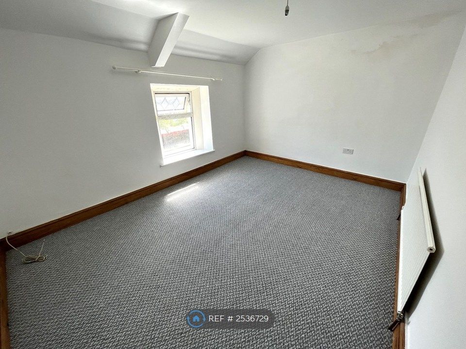 Property photo 3 of 5 Front Bedroom