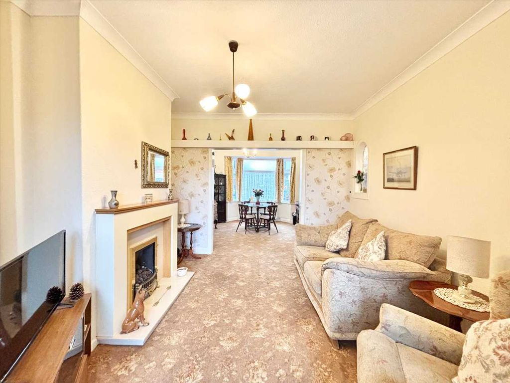 Property photo 2 of 19 Lounge