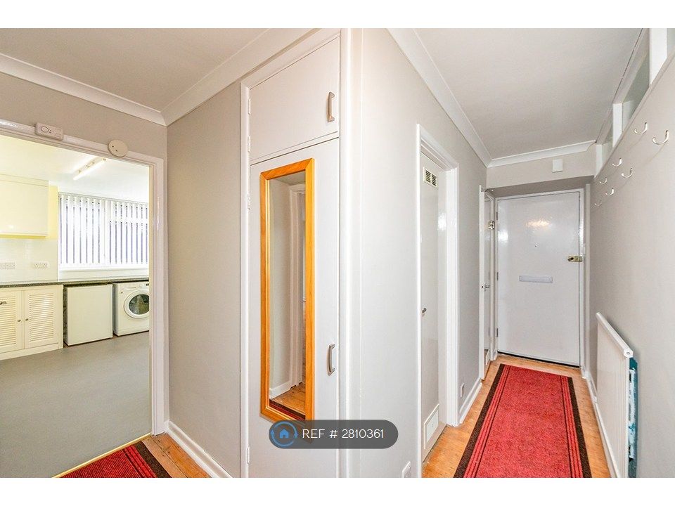 Property photo 2 of 16 Entrance Hall