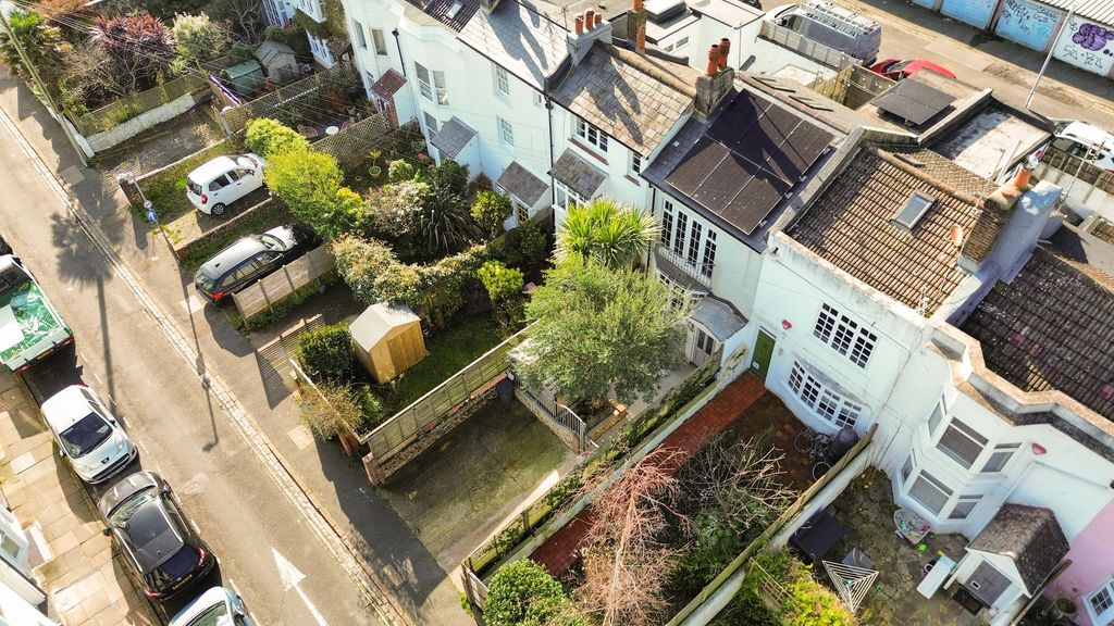 Property photo 2 of 19