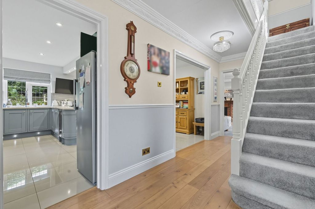 Property photo 2 of 33
