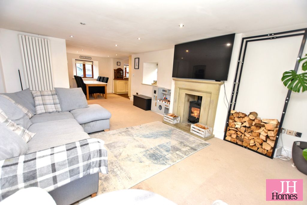 Property photo 2 of 24