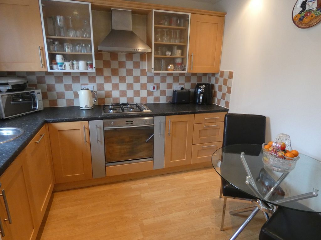 Property photo 3 of 17 Kitchen