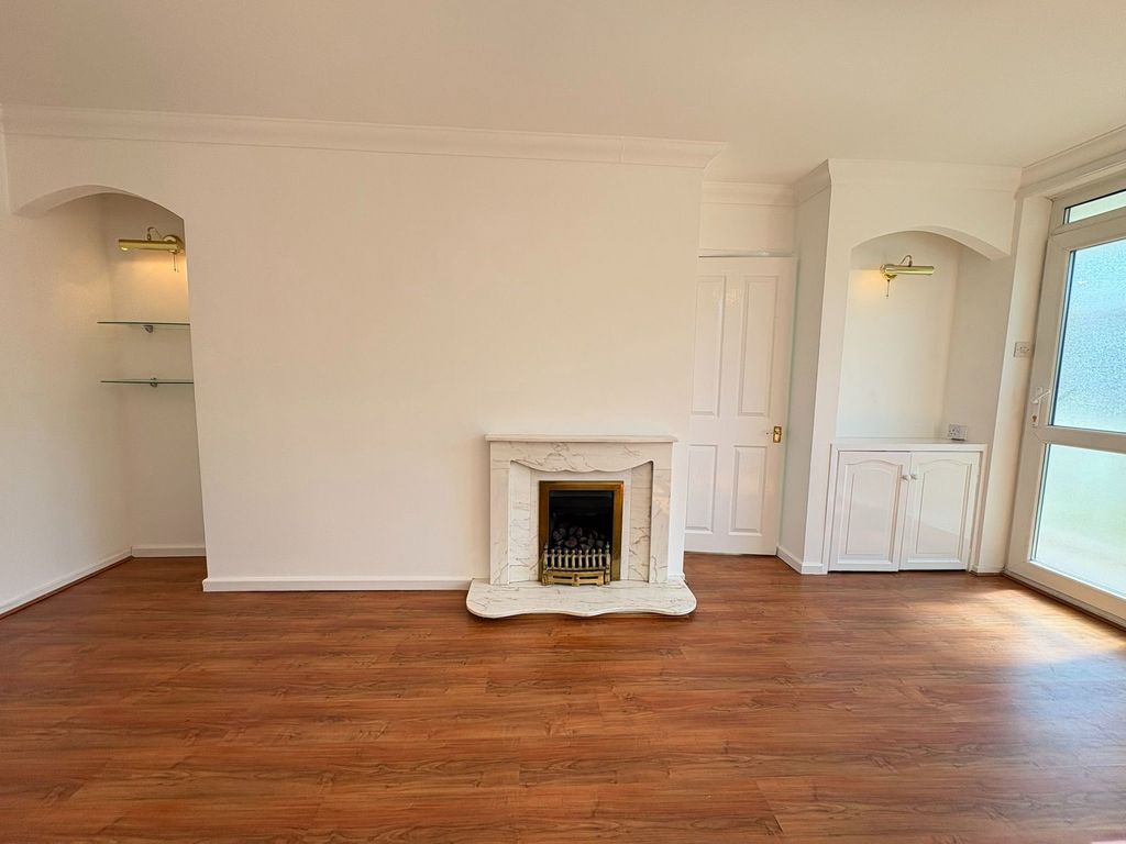 Property photo 2 of 31