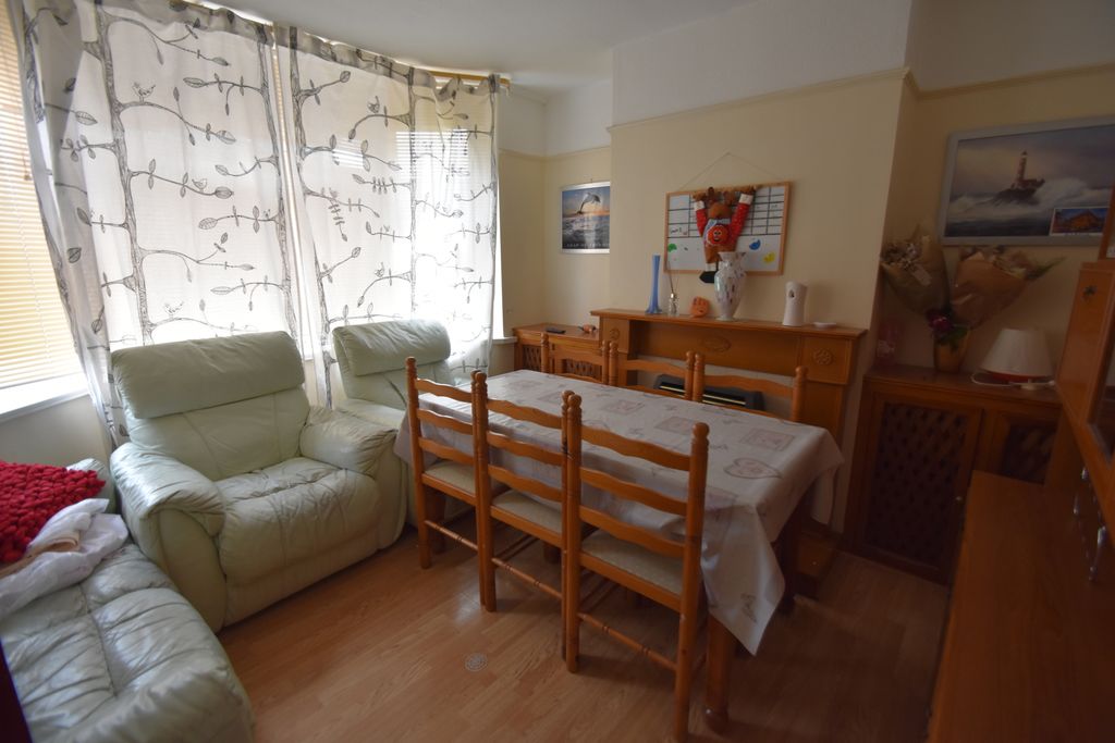 Property photo 2 of 8 Photo 02