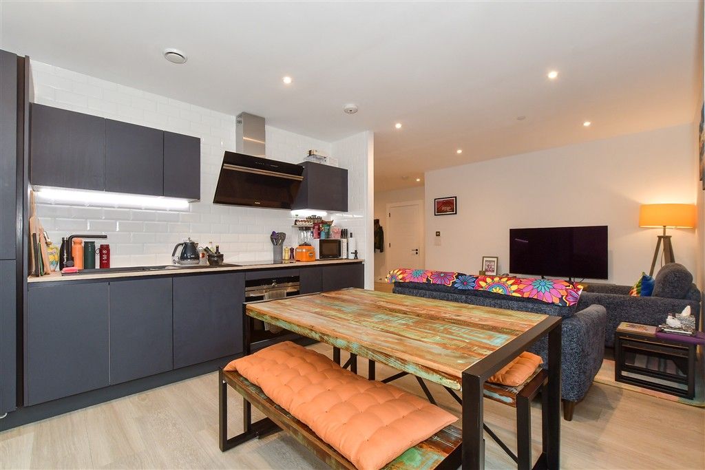 Property photo 2 of 12 Lounge/Kitchen