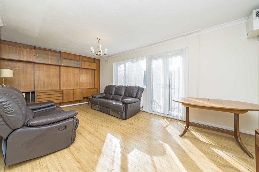 Property photo 3 of 9