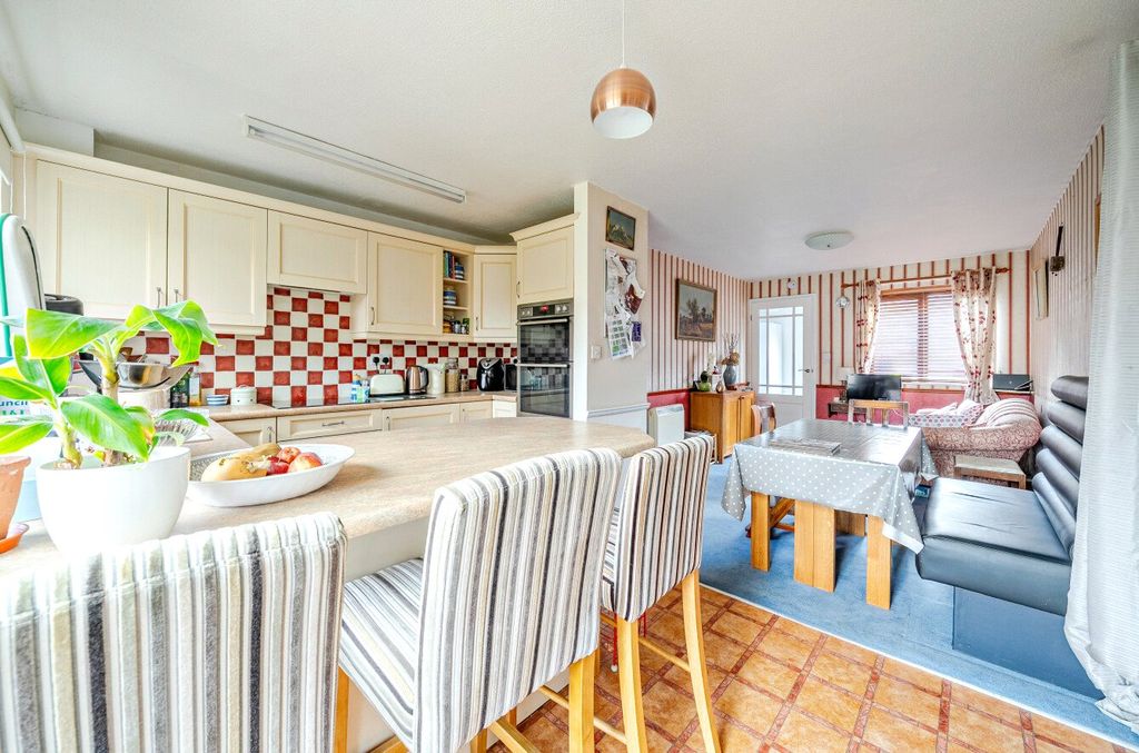 Property photo 2 of 21 Kitchen