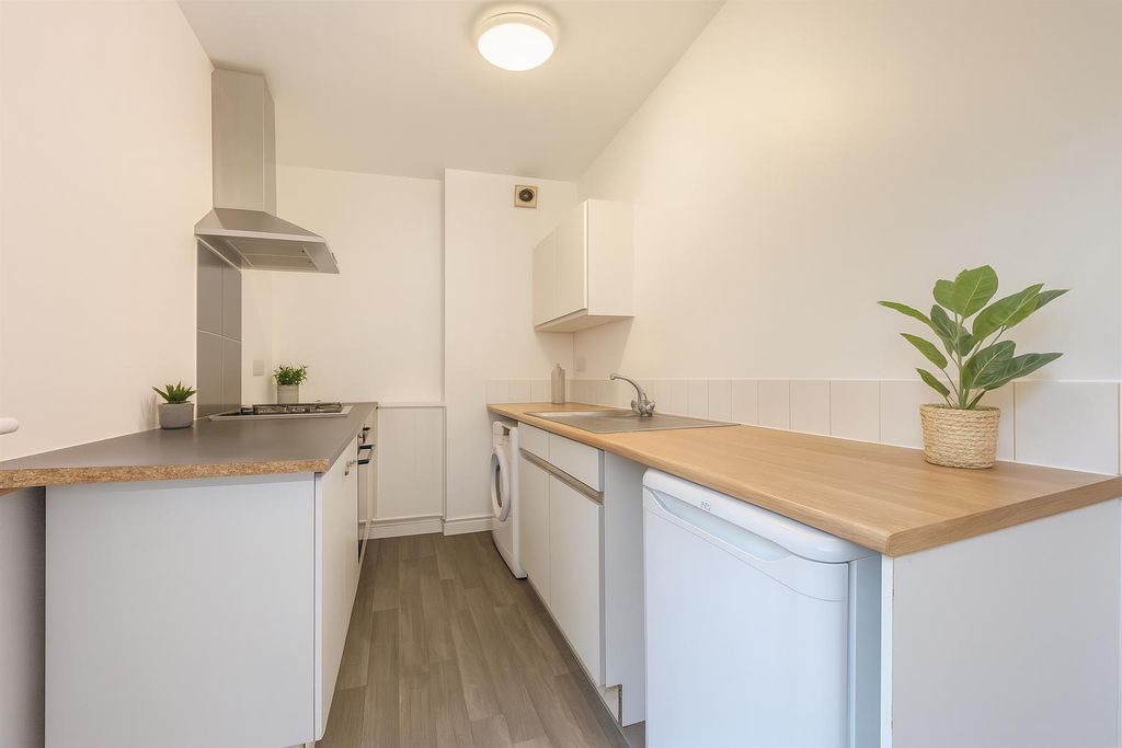 Property photo 3 of 4 Kitchen