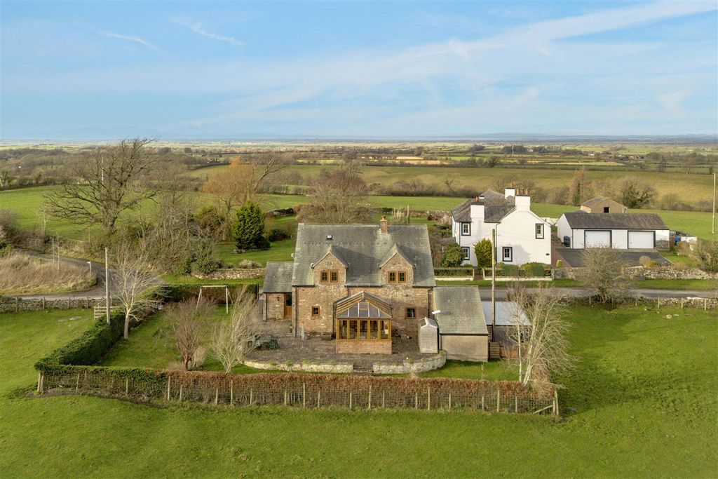 Property photo 1 of 32 Powcroft Cottage