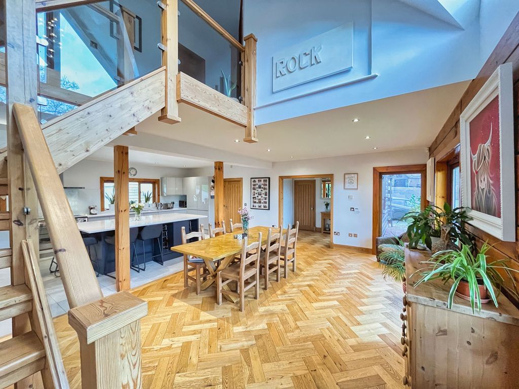 Property photo 3 of 27