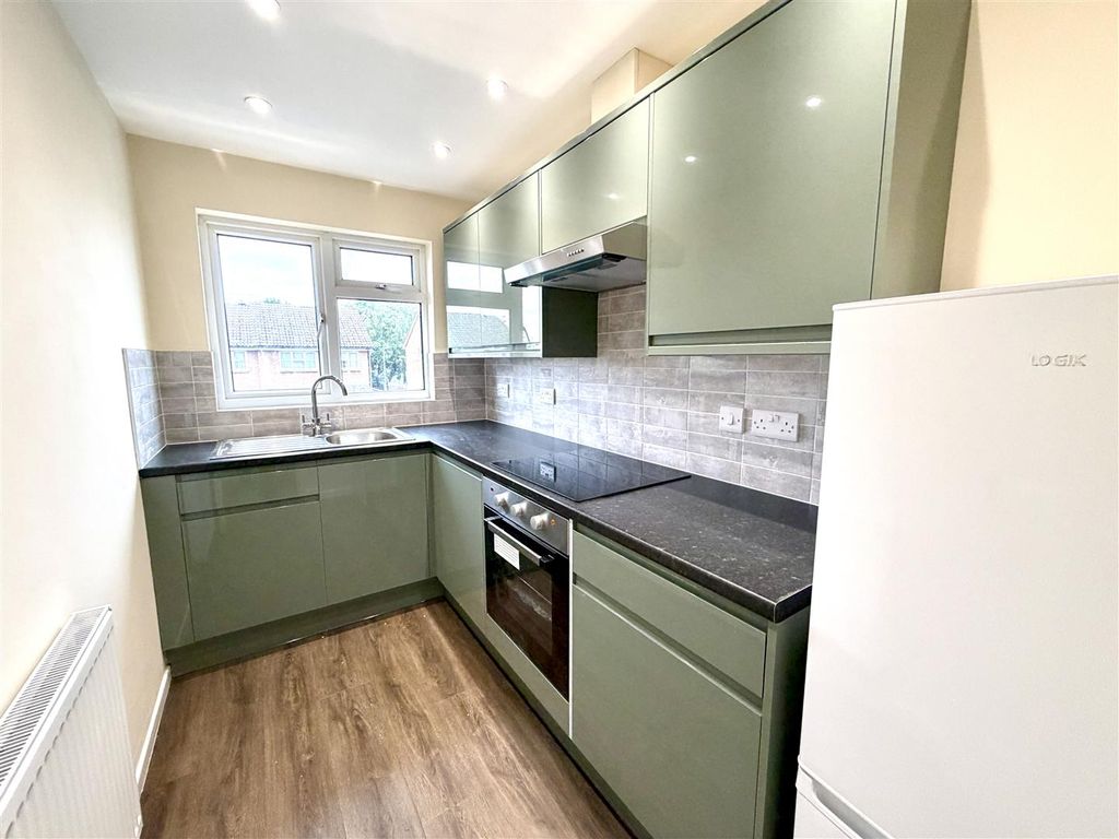 Property photo 2 of 8 Kitchen