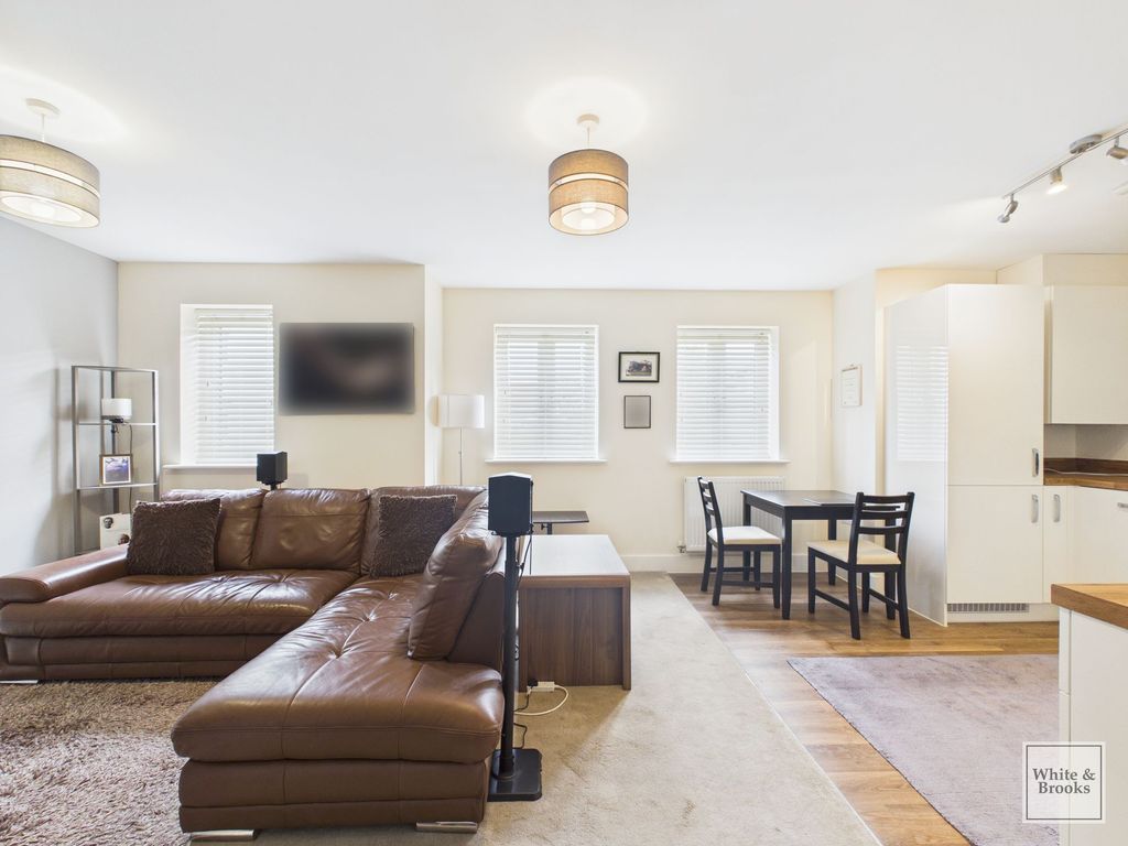 Property photo 2 of 17 Living/Dining Room