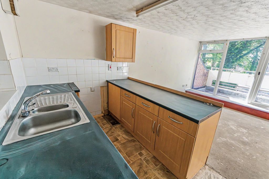 Property photo 2 of 10 Flat 14, Atholl Court & Garden, Kingsway Gardens, Andover, Sp10 4Bb