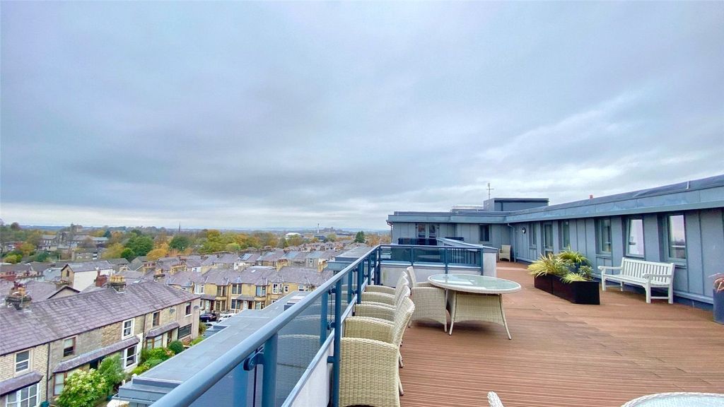 Property photo 2 of 15 Roof Terrace