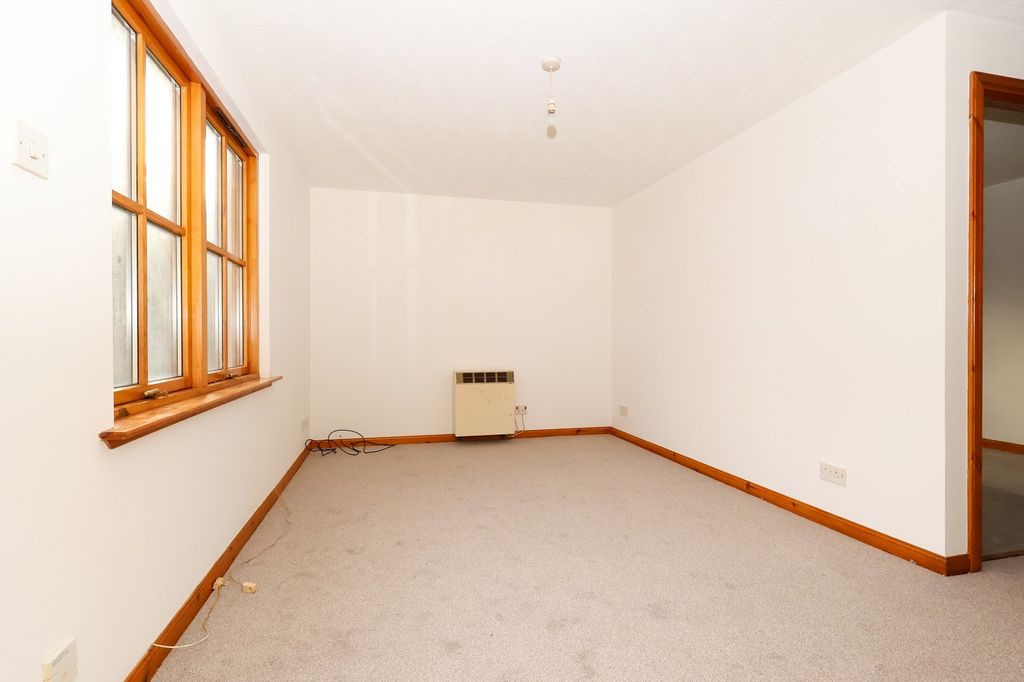 Property photo 3 of 11 Lounge