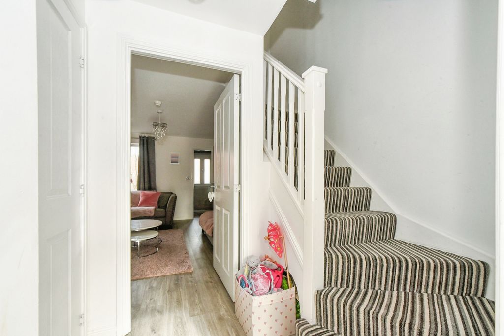 Property photo 2 of 19