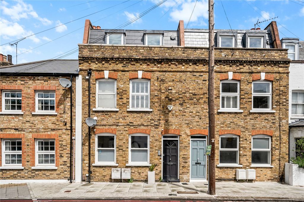 Property photo 1 of 7 Knowsley Road