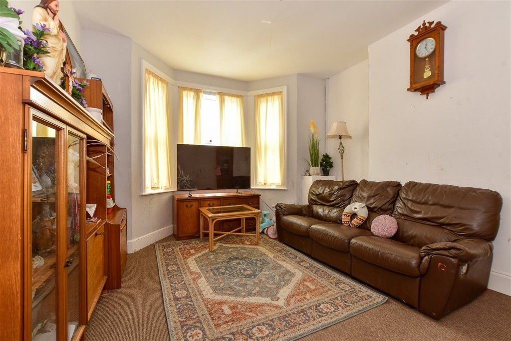 Property photo 3 of 11 Lounge