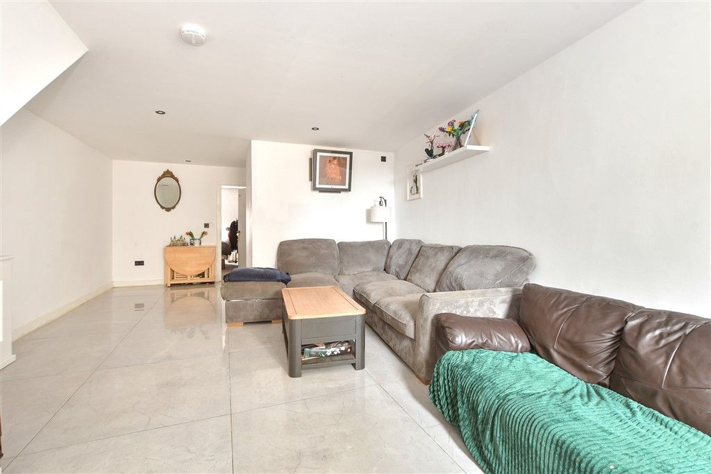 Property photo 2 of 12 Lounge