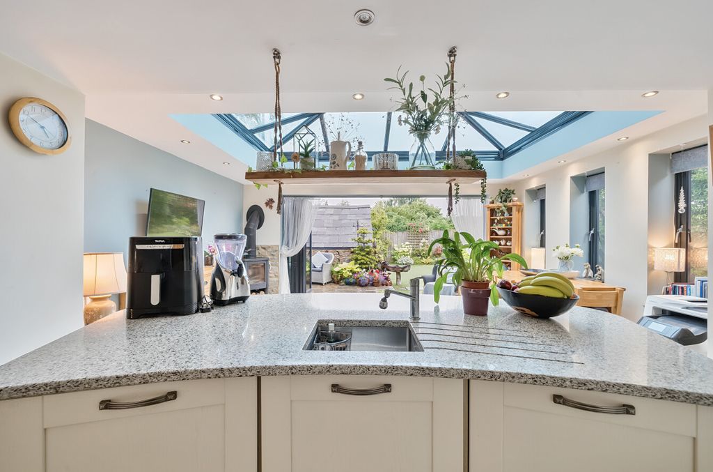Property photo 3 of 15 Kitchen