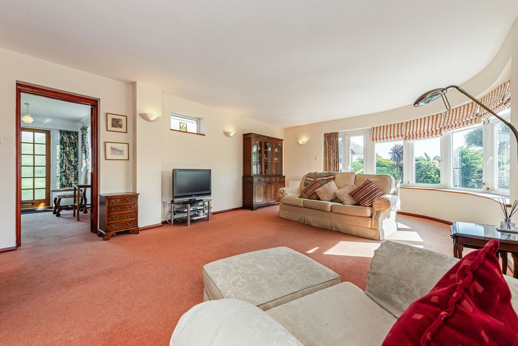 Property photo 3 of 33