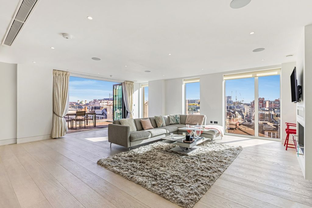 Property photo 1 of 15 Soho Thirteen Apa...