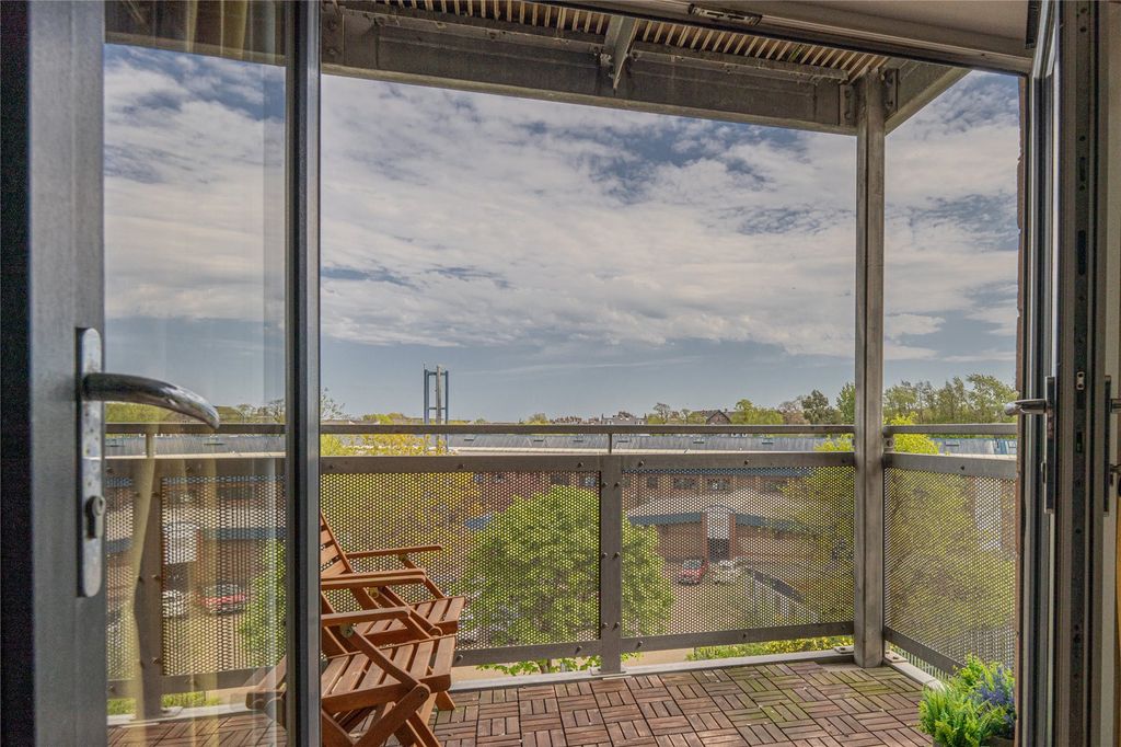 Property photo 3 of 19 Balcony