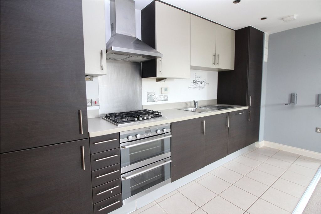 Property photo 3 of 8 Kitchen