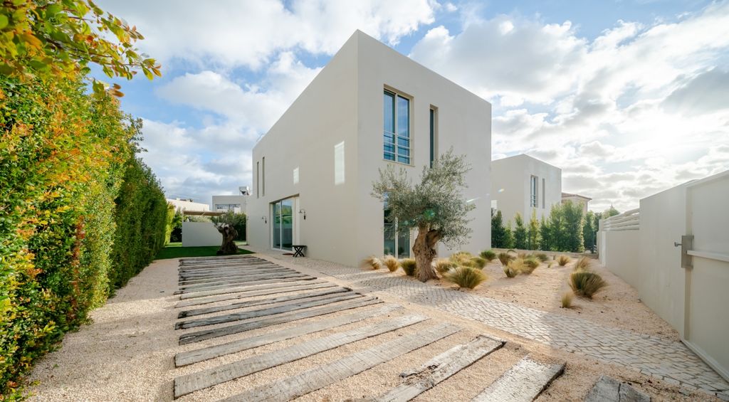 Property photo 2 of 49