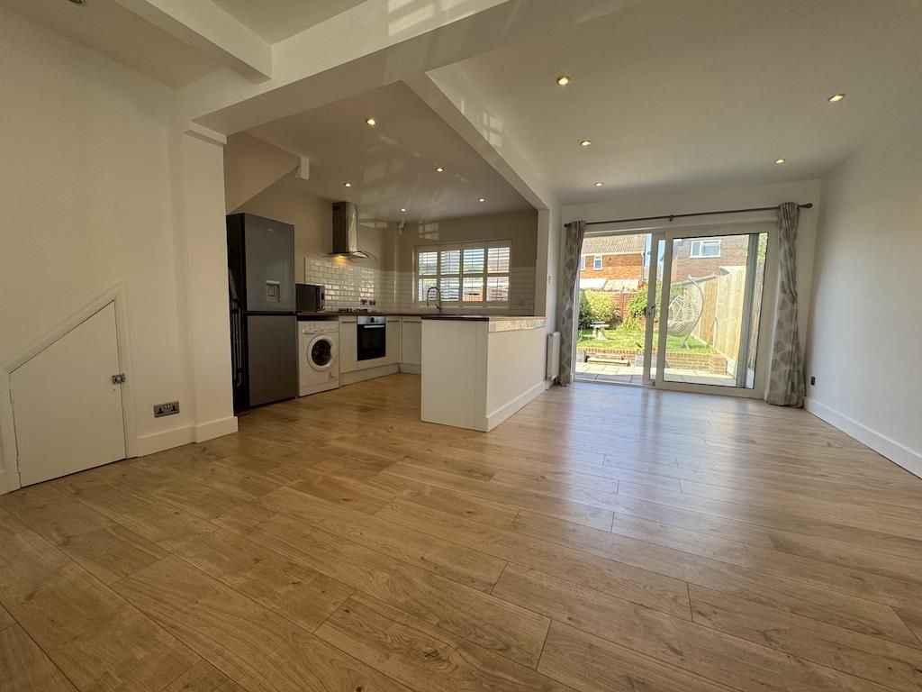 Property photo 1 of 20 4 - Dining Area.Jpg