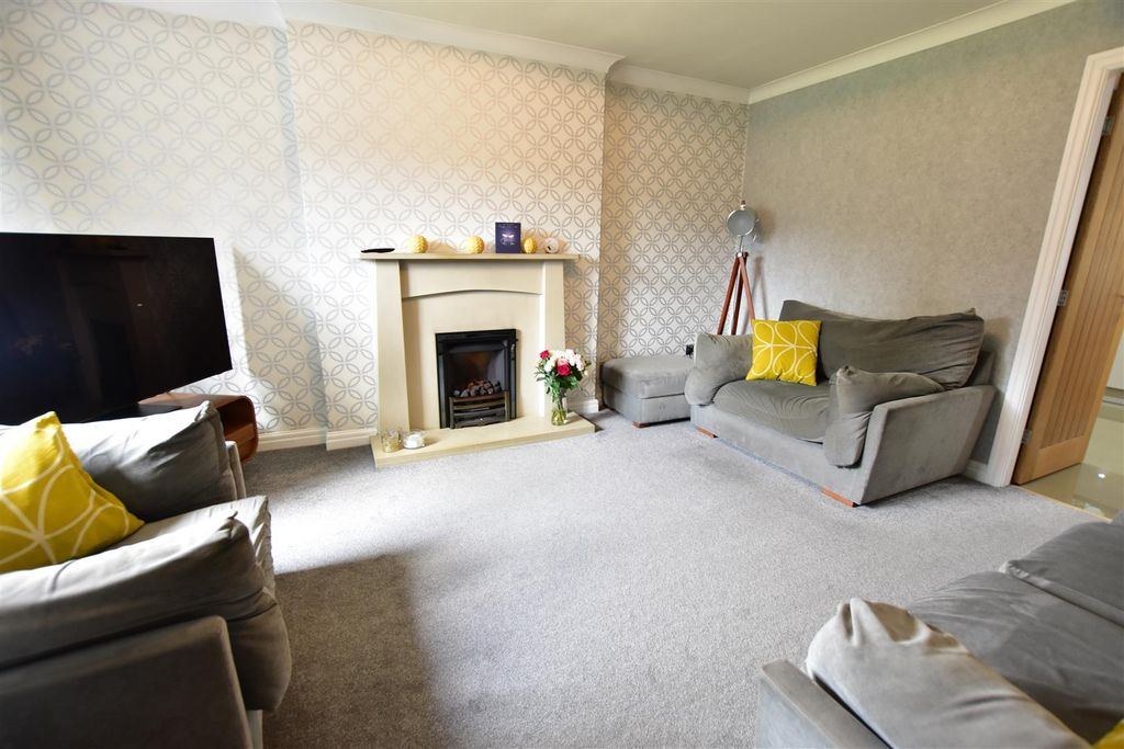 Property photo 2 of 14 Lounge