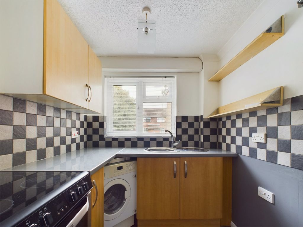 Property photo 3 of 9 Kitchen