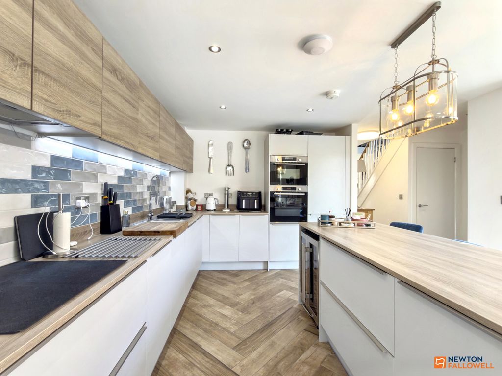 Property photo 3 of 37