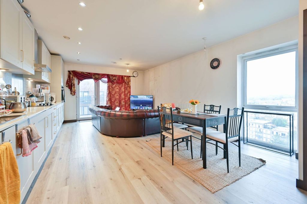 Property photo 2 of 8