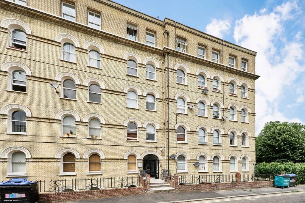 Property photo 1 of 5