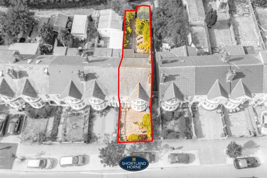 Property photo 2 of 25