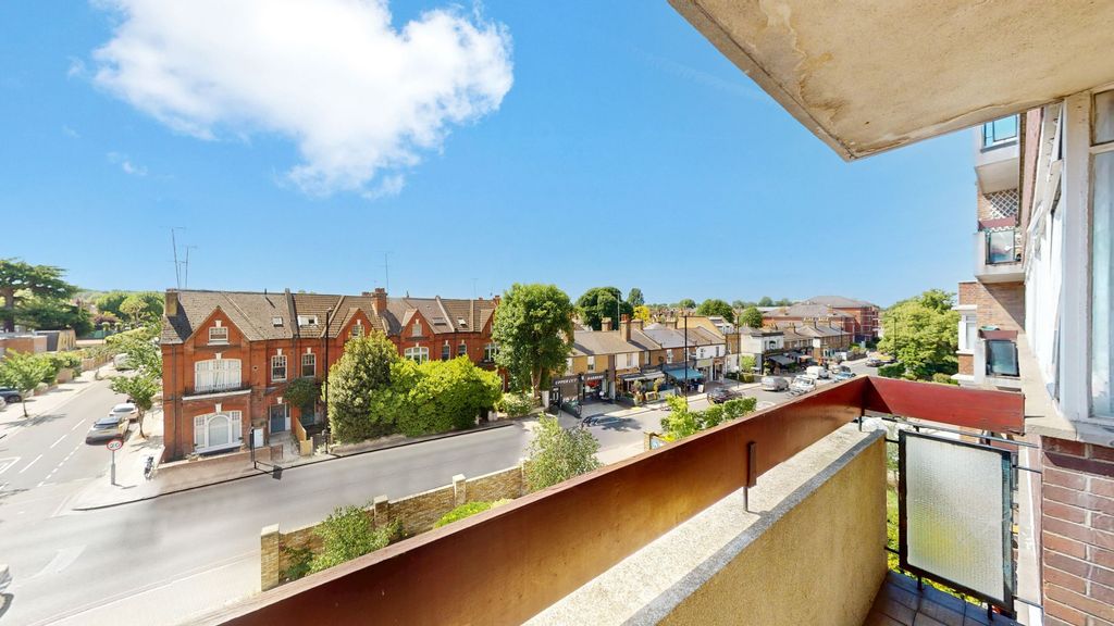 Property photo 3 of 10 Balcony