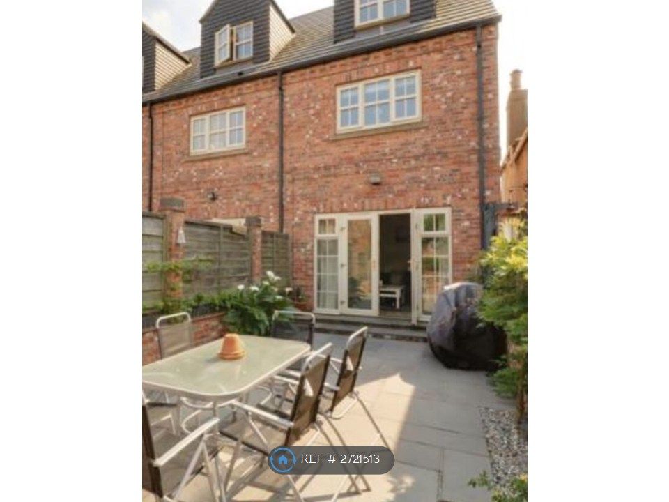 Property photo 2 of 11