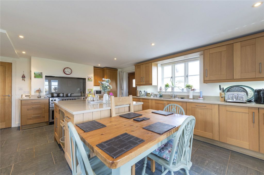 Property photo 2 of 22 Picture No. 16