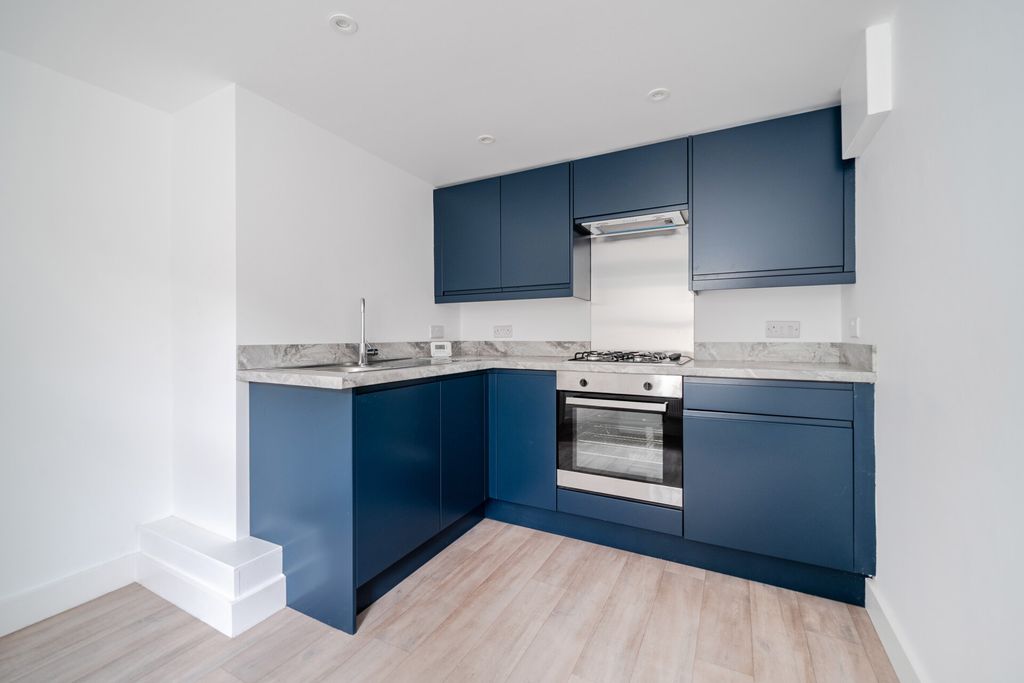 Property photo 3 of 20 1515365-7-6A96Fea...