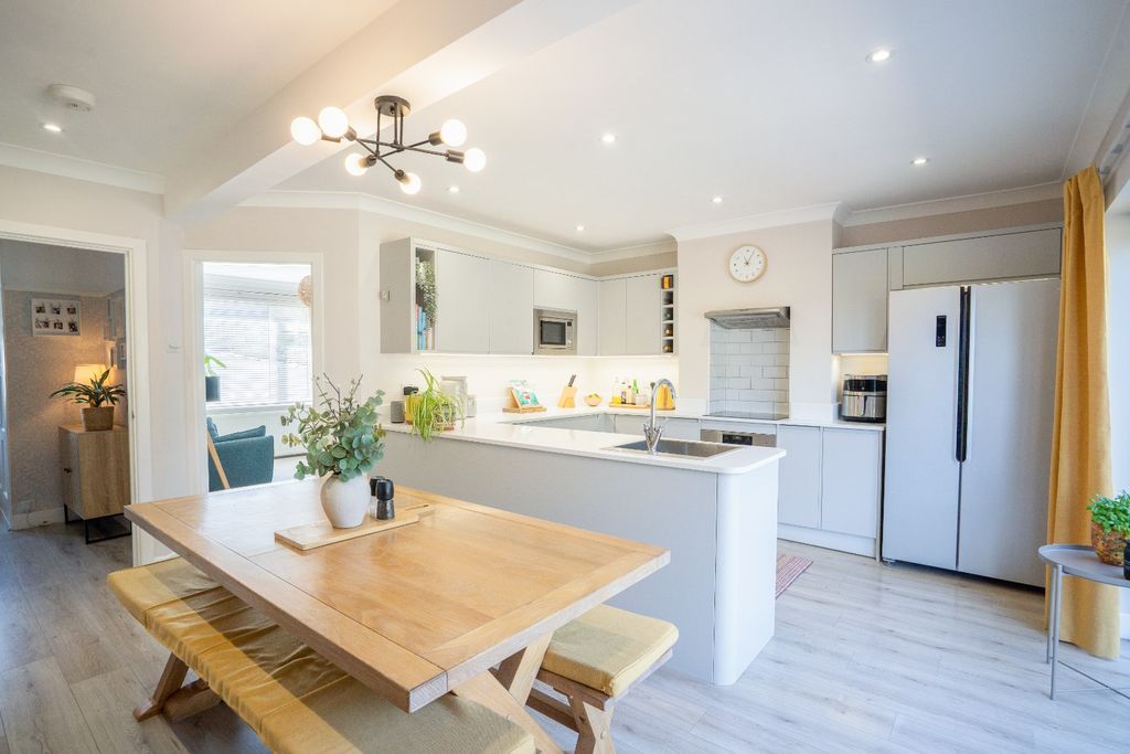 Property photo 2 of 24 5318321