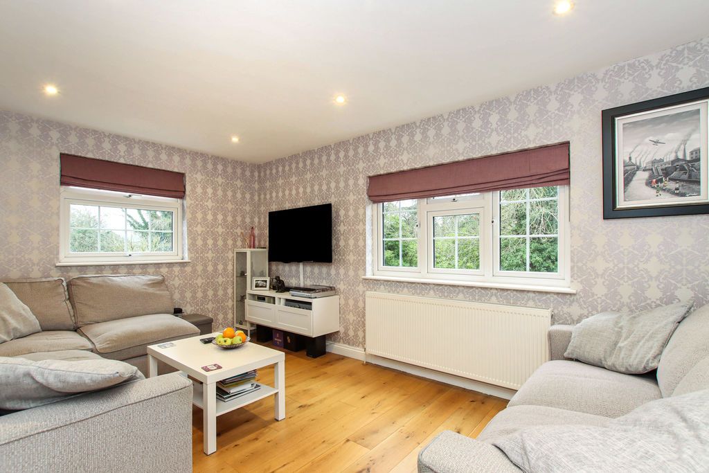 Property photo 3 of 11 Photo 10