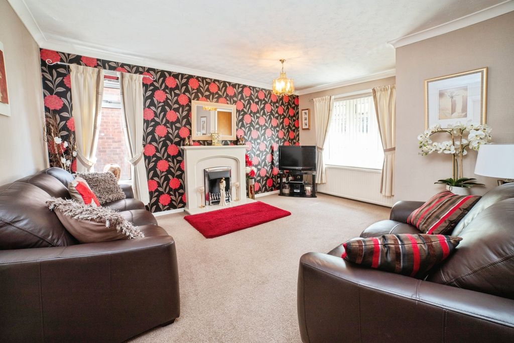 Property photo 2 of 21 Lounge