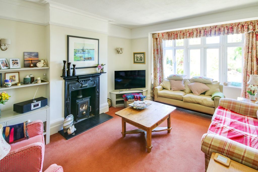 Property photo 3 of 34