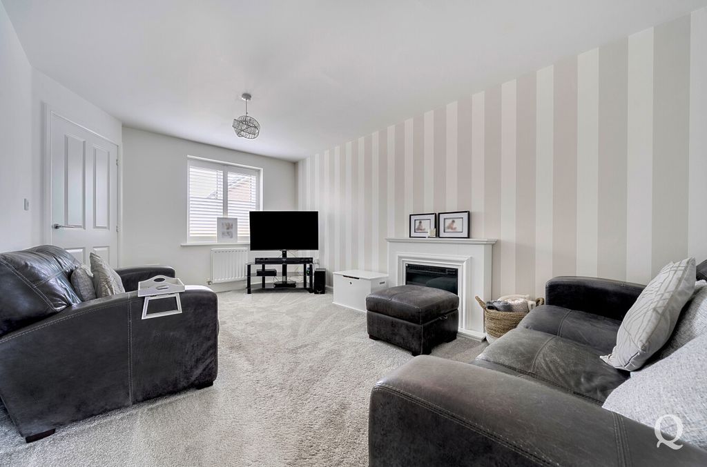 Property photo 2 of 20 5662A041-Fd34-476...