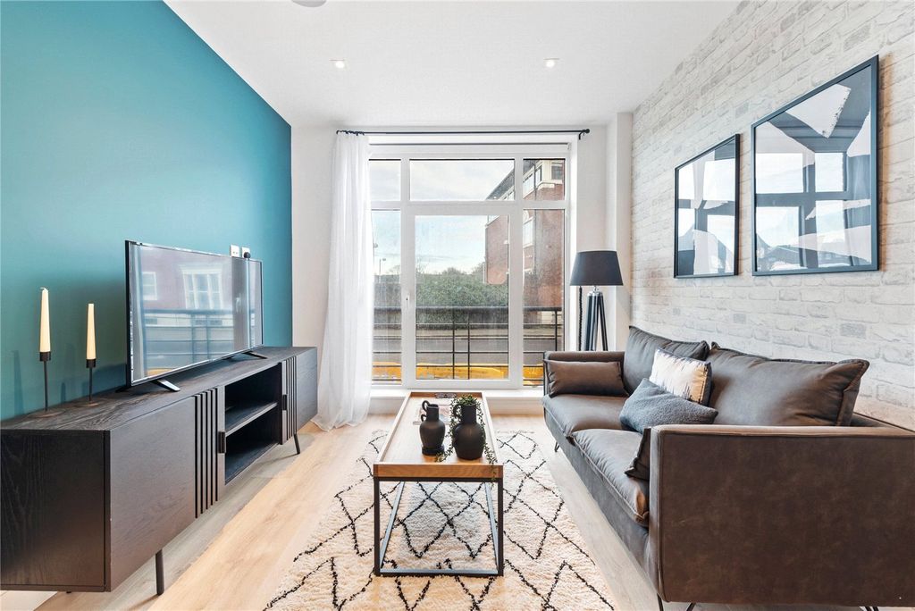 Property photo 2 of 8 Reception Room