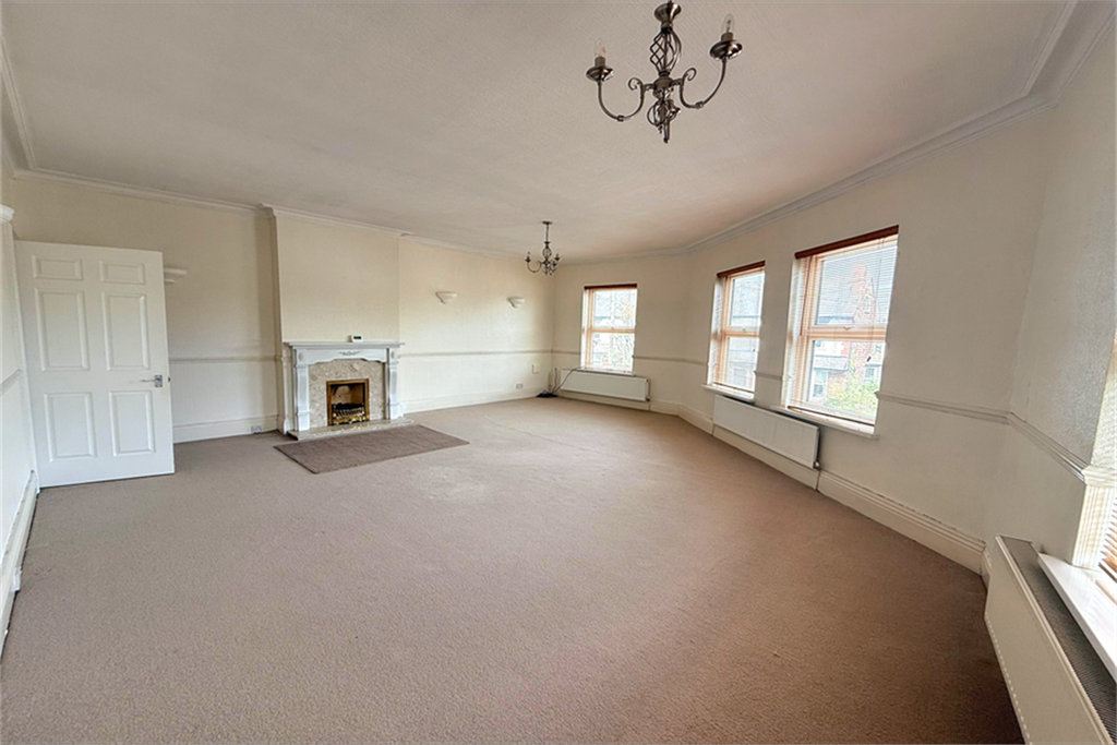 Property photo 1 of 12 (Main)