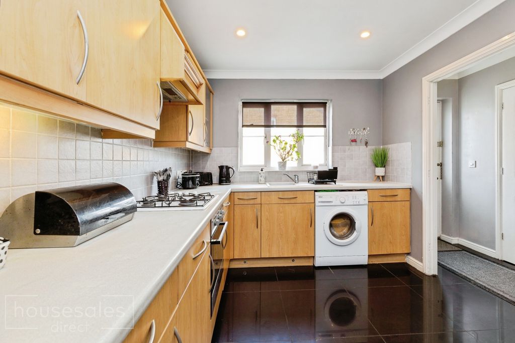 Property photo 2 of 16